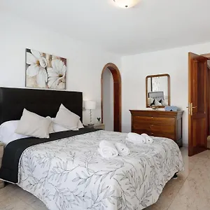 https://villa-muoz.in-canary-islands.com